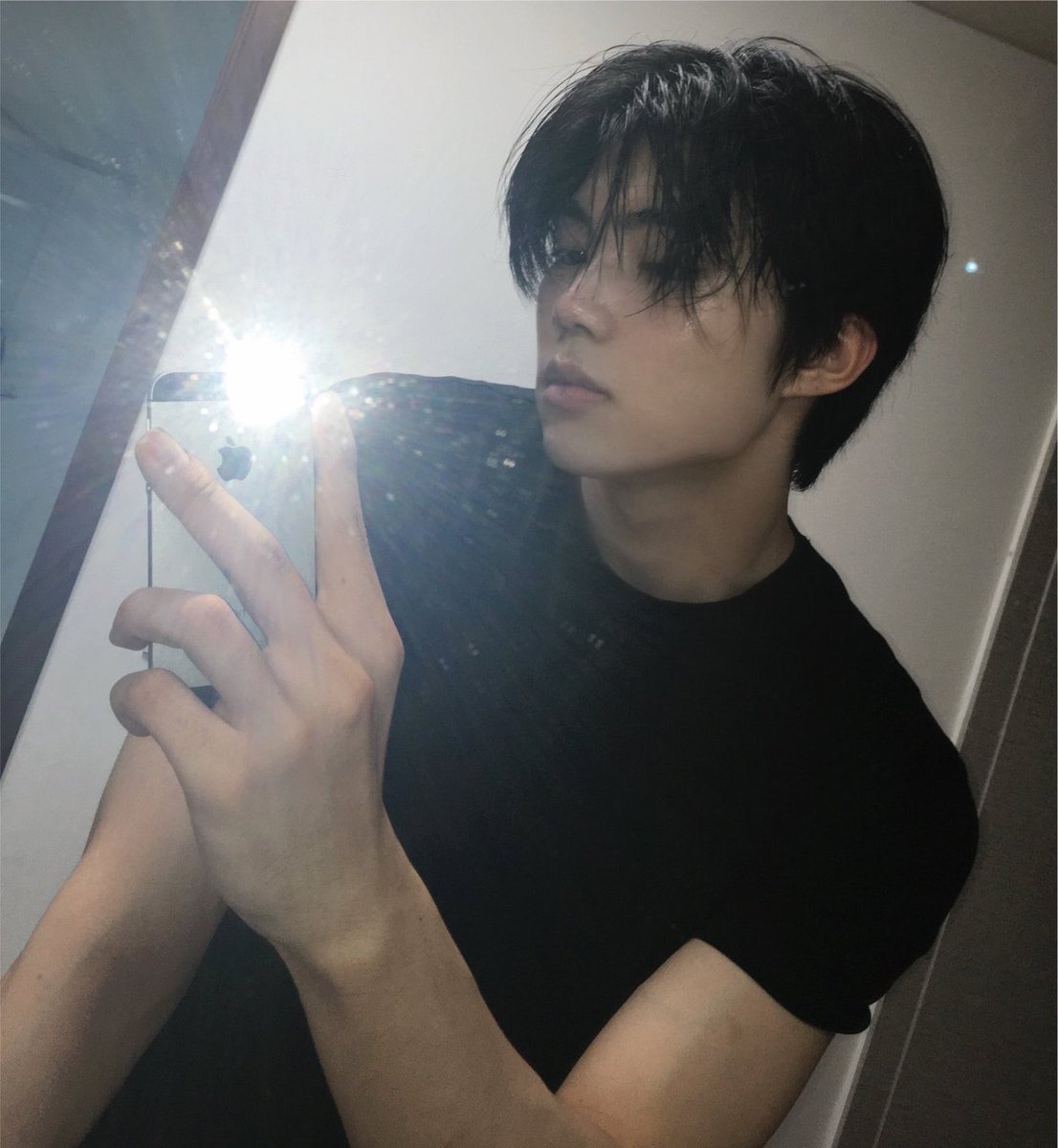 gunxhism's tweet photo. #.05 #.asian #.chaseatlantic https://t.co/o54Xz41hpX