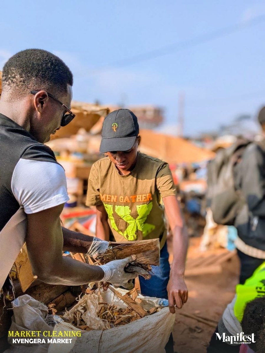 MweneHaguma's tweet photo. Kyengera Market
#HopeCampaignCommunityCleanup
#PhanerooAt12 l #ANewChapter https://t.co/KesaSeJaxr