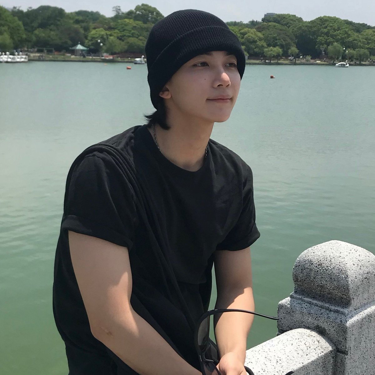 gumiwons's tweet photo. he's really into shirts with the sleeves rolled up lately 😮‍💨 this is so bad for me jeonghan pls have mercy 🧎🏻‍♀️🤰 https://t.co/Ia2d3OSmHe