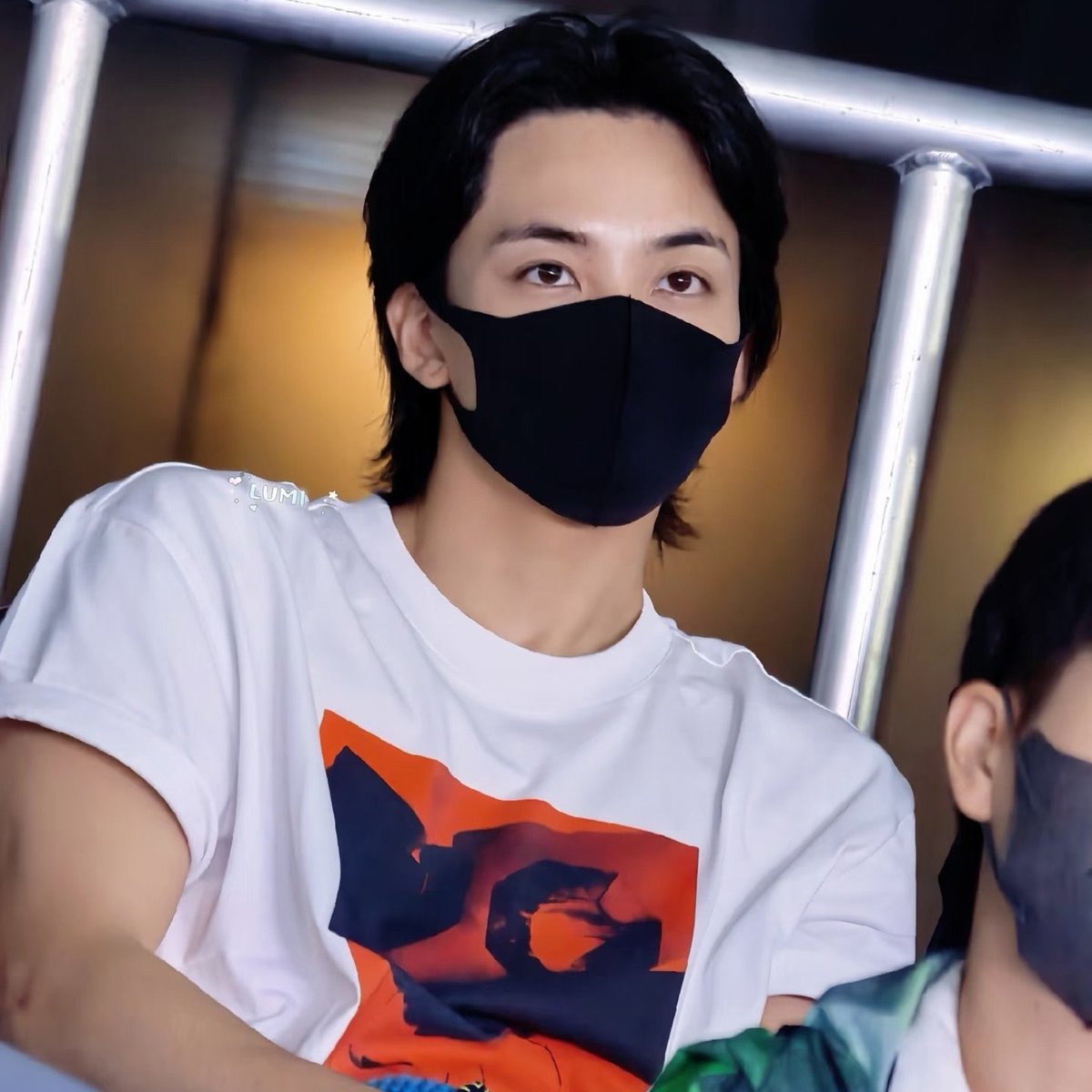 gumiwons's tweet photo. he's really into shirts with the sleeves rolled up lately 😮‍💨 this is so bad for me jeonghan pls have mercy 🧎🏻‍♀️🤰 https://t.co/Ia2d3OSmHe
