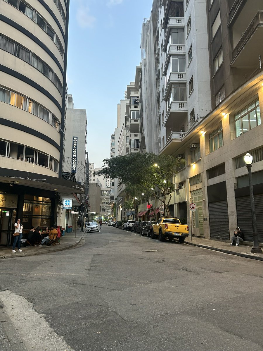 wtfnatrx's tweet photo. tipo assim eu amo o centro de sp https://t.co/PhWyW2UcH2