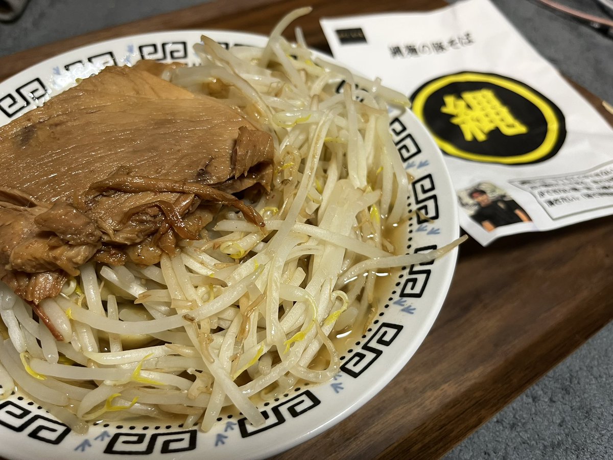 big_boss_mg's tweet photo. ┃BOSS缶 ┃^･ω･^)　豚そばと冷凍の縄麺の豚そば　うまい！ https://t.co/bTxVra5Zpd