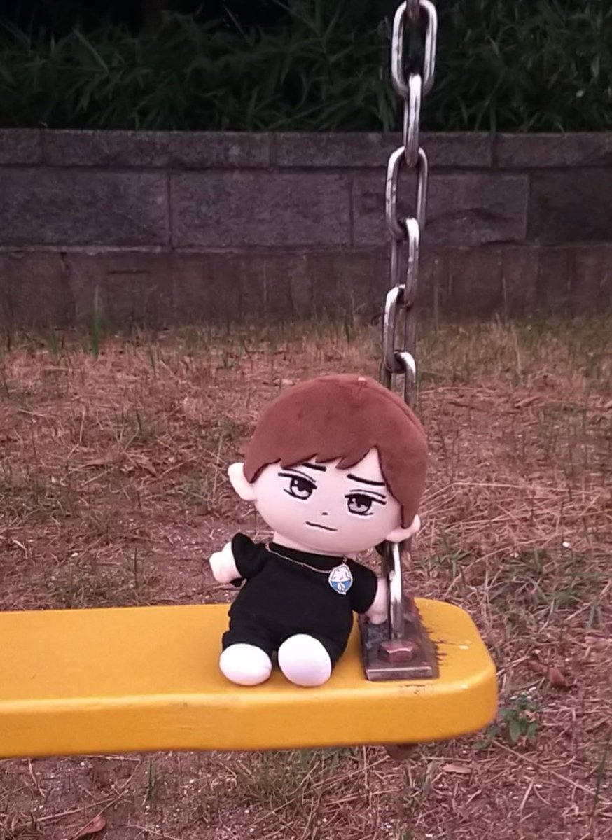 nancy777san's tweet photo. 今日は、れんぬいに🍚ワッペン（自作）つけてブランコしに行ったんだけど、夕暮れ時も相まってすごく切ない感じになった

さすがれんぬい！切なさも表現できちゃう！

#永瀬廉 https://t.co/wn1g9a7Bh3