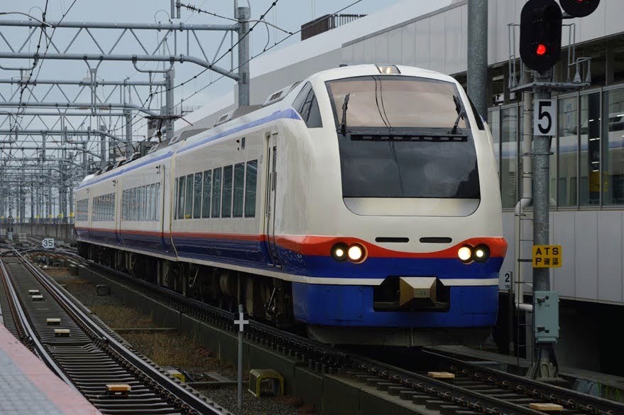 rambaral583's tweet photo. 2026年7月24日 新潟駅にて
E653系U101 583系色 特急いなほ6号
E653系H203 特急しらゆき8号送込回送
E653系U104 特急いなほ10号

大雨による大遅延の為、583系色の特急いなほ6号の入線に立ち会えました！
#羽越本線 #白新線  #信越本線 #583系 #E653系  #常磐線 #特急いなほ
#フレッシュひたち https://t.co/NkPWOWBVuy