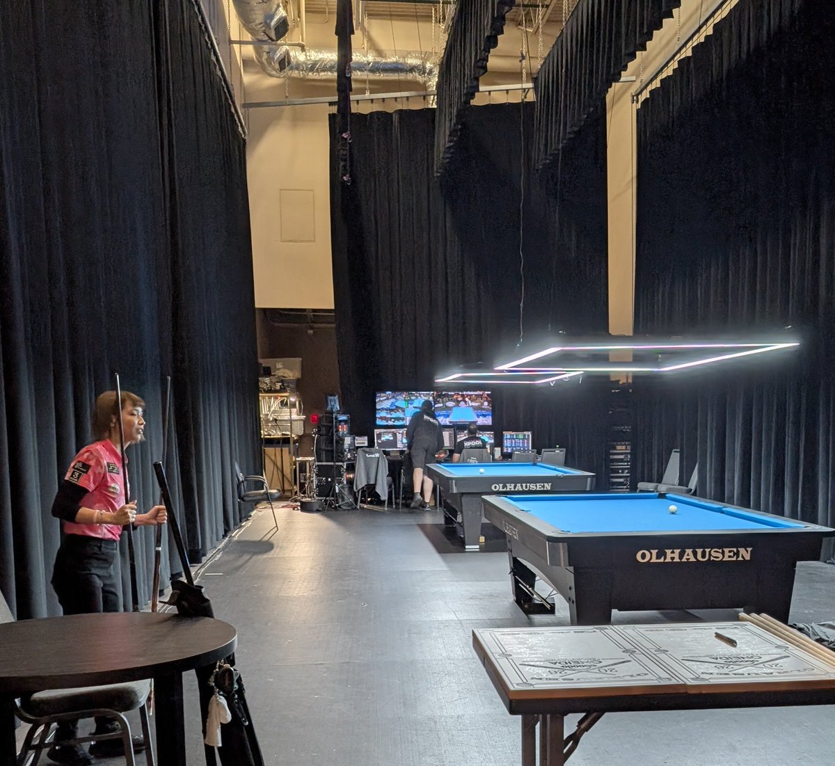 billiards89's tweet photo. 会場バックステージに2台の練習テーブルと配信設備、選手用軽食コーナーなどがありました。 https://t.co/pbMBDS8AYR