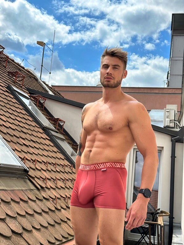 torstenmodel's tweet photo. Be honest… if we were alone right now, how fast would you put your hands on me? https://t.co/1wNwznrXPA