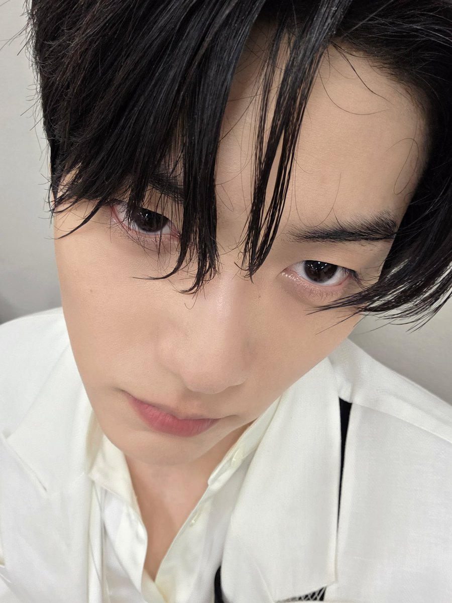 translatingTXT's tweet photo. [260725] weverse dm 🐰💬

🐰 for some reason, since we were performing after a long time today
🐰 dancing & singing kinda felt awkward to my body hahaha
🐰 it was a strange feeling
🐰 anyway, the performance was fun~~
🐰 thanks to you, txt won a lot of awards too
🐰 moas, thank you!
🐰 the weather is slowly getting hotter
🐰 it’s scary, so scary
🐰 i’m currently eating eggs
🐰 i want to quickly just eat something, wash up and fall asleep 
🐰 i’m sleepy
🐰 goodnight in advance~~