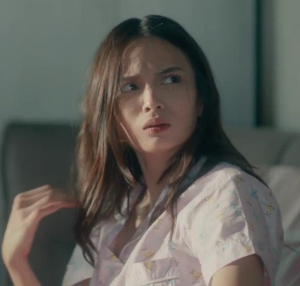 izechichi143's tweet photo. grabe si rhen. sobrang ganda pa den kahit confused, umiiyak at galit😭🫶🏻😌🫠 naol Rhen Escaño
#MHIAMB #RhenEscaño #Rhen https://t.co/Z6mNS7y0Um