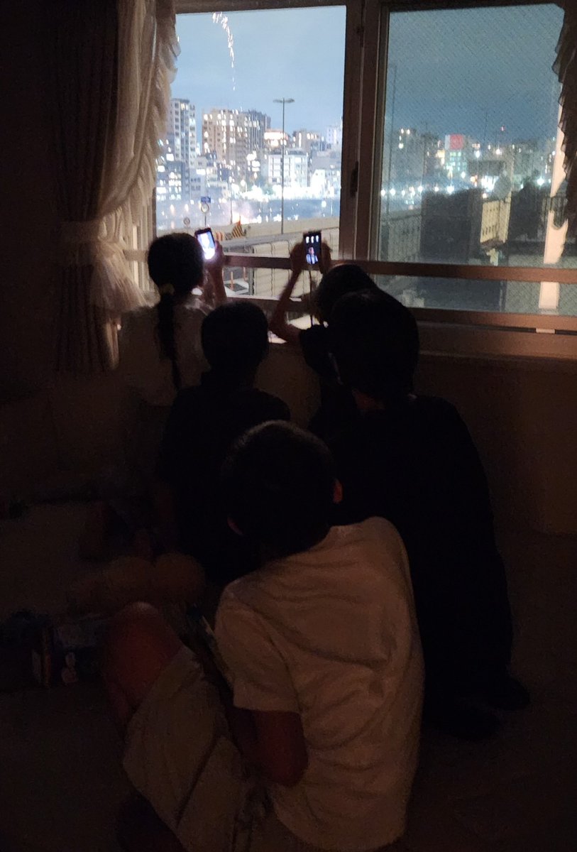 asksxcom's tweet photo. 今年も無事
花火パーティー
出来ました https://t.co/MsLeS8Navw