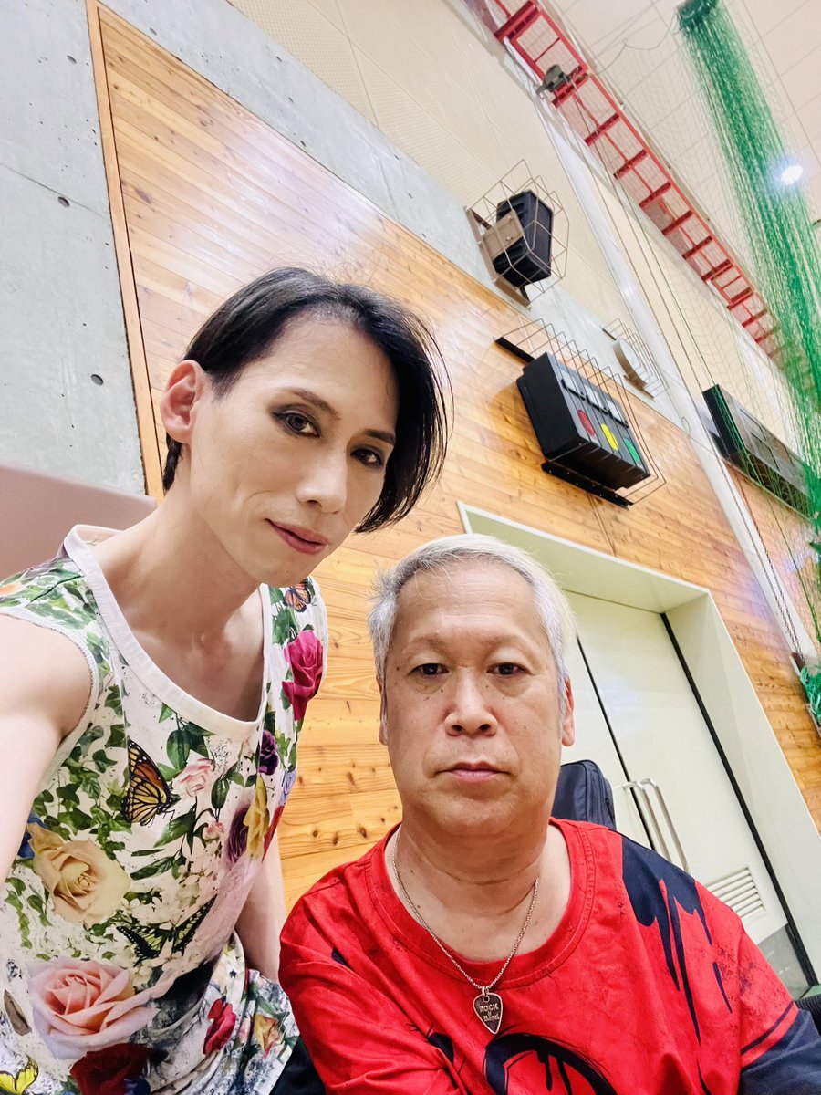Rikizo's tweet photo. サンアップル納涼祭の体育館ステージに出演してきました！
前回から9年ぶりに呼んでいただきました。
音響機材の制限もなんとか乗り越えて、がんばったー。
スタッフのみなさん、会場のみなさん、ありがとうございました😌
#streamingred https://t.co/6y5uTIBygx