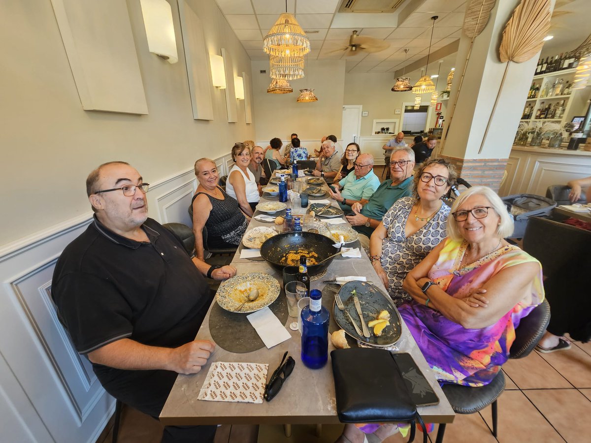 corocantareaude's tweet photo. Comida final de curso en el Coro Cantare Aude de Bétera.
Disfrutamos cantando y también mucho en las comidas y cenas del coro. Tras la comida nos vamos a cantar a Navajas. Si quieres disfrutar cantando y socializando con nosotros,  apúntate:
https://t.co/pcUEOqCshj https://t.co/3JL9Zf6YBi