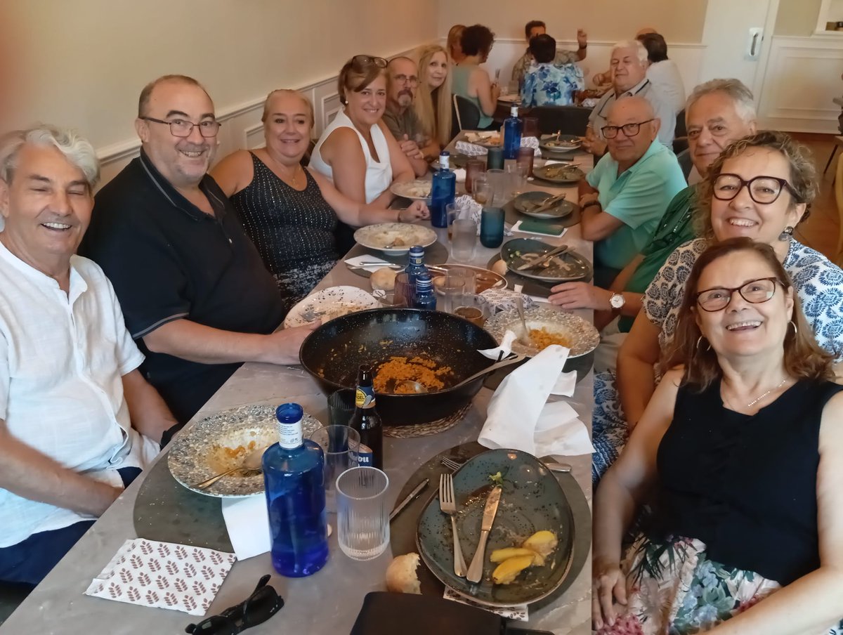 corocantareaude's tweet photo. Comida final de curso en el Coro Cantare Aude de Bétera.
Disfrutamos cantando y también mucho en las comidas y cenas del coro. Tras la comida nos vamos a cantar a Navajas. Si quieres disfrutar cantando y socializando con nosotros,  apúntate:
https://t.co/pcUEOqCshj https://t.co/3JL9Zf6YBi