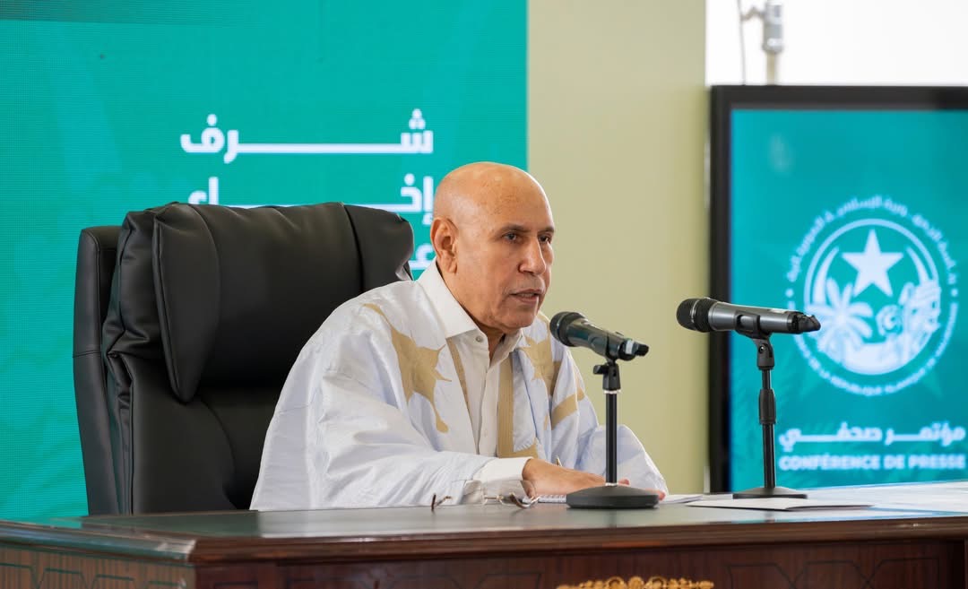 cheikhkhald's tweet photo. الرئيس محمد ولد الشيخ الغزواني شدد خلال مؤتمره الصحفي على أن حماية المال العام وتطبيق القانون لا يستثنيان أحداً، مؤكداً أن مكافحة الفساد تبدأ بالمؤسسات وتتطلب مشاركة الجميع. #موريتانيا #مكافحة_الفساد #غزواني https://t.co/YbNt0SYyBQ