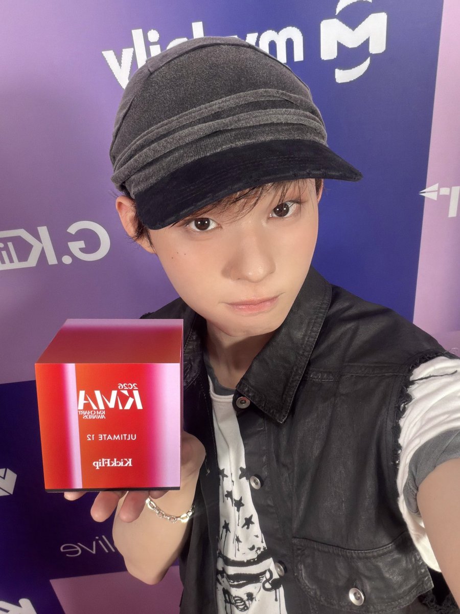 kickflip_jype's tweet photo. [#케이주]
위플립!!
저희 KMA에서 했던 멋진 무대들 봤어요??
이번에 스테이지에서 올라가면서 하는 부분이 너무 재미있어서 너무 신났어요!!!
그리고 항상 응원해 주고 사랑해 주는 위플립 덕분에 정말 멋진 무대를 할 수 있었고 정말 멋진 상도 받을 수 있었습니다!!
정말 감사해용💞
앞으로도 계속 노력하고 멋진 모습이나 새로운 모습을 보여줄게용!!!
사랑해 위플립!!!
😁😁😁😁