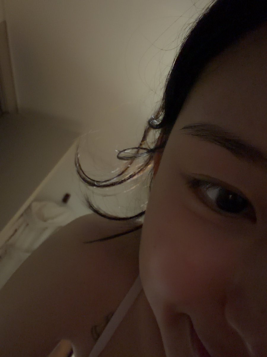 _catinbed's tweet photo. 왜케 집에 일찍 왔어 정이랑 더 놀다 오지
챌린지도 좀 찍고...... https://t.co/FqADo6T6xJ