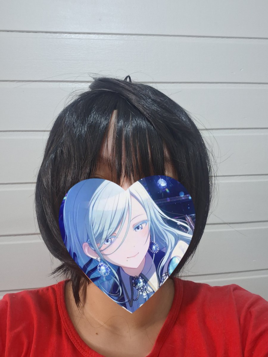 Fewkyz_'s tweet photo. MY RITSU WIG IS HERE and I look a mess im crying I'll adjust it okay guys calm down https://t.co/auaiLuFWSX