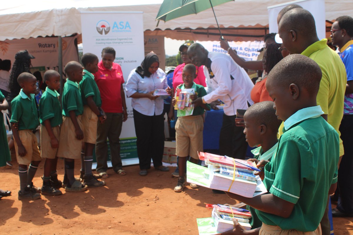 JOYFORCHILDREN's tweet photo. Our highlight for the day was the distribution of scholastic materials to outstanding students.

The Joy on their faces was unmatched, as they marched to receive their gifts. 

One book and one pen can change the life of a child for the better. 

#Education #Empowerment https://t.co/hf5myjcY2F