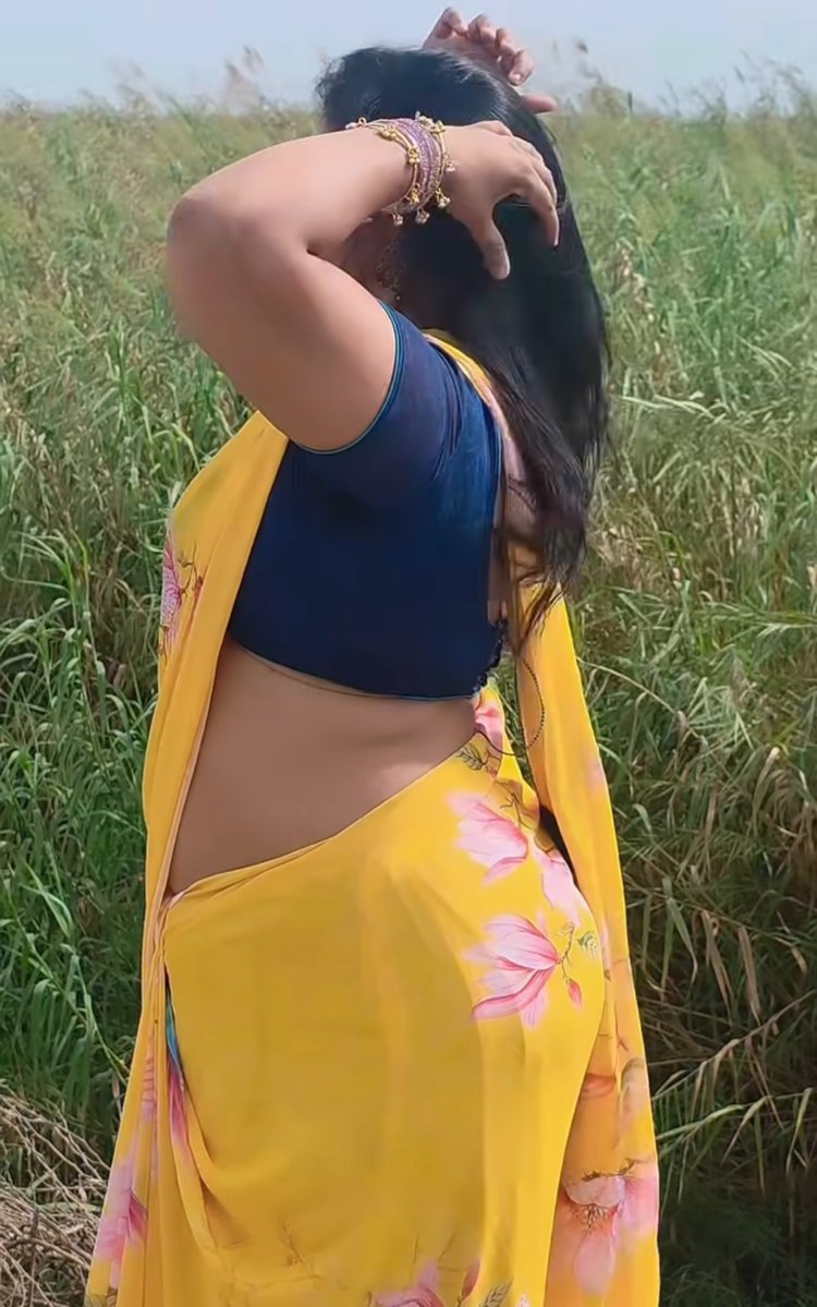 gopu_kanna3967's tweet photo. Siri Naidu 🥵 #siriNaidu #hot #saree #ass #kundi #soothu #muali #sareesidepose #phatass #aunty #auntie #trend #trending #trendingnow https://t.co/8qJxwYSkHg
