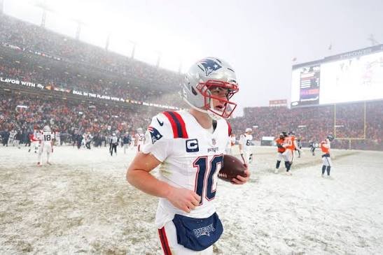 TitleTalkTCL's tweet photo. The last time the Patriots won ❤️💙 https://t.co/nIOLiw2i6Z