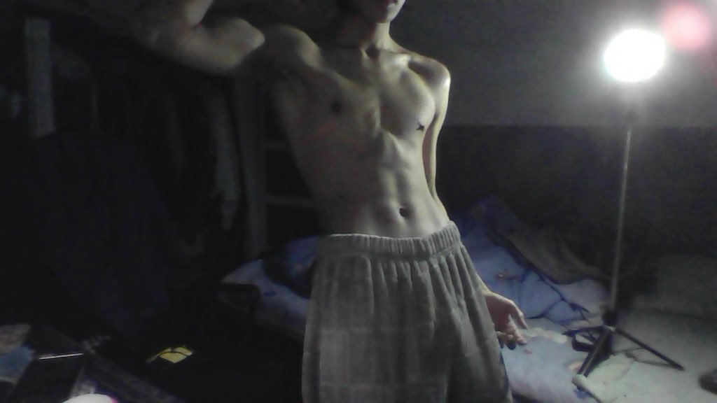 Akuma33luvu's tweet photo. 最满意的一张^ ^ #男大 #薄肌 #处男 #性压抑 #fyp https://t.co/CgTuClhlVO