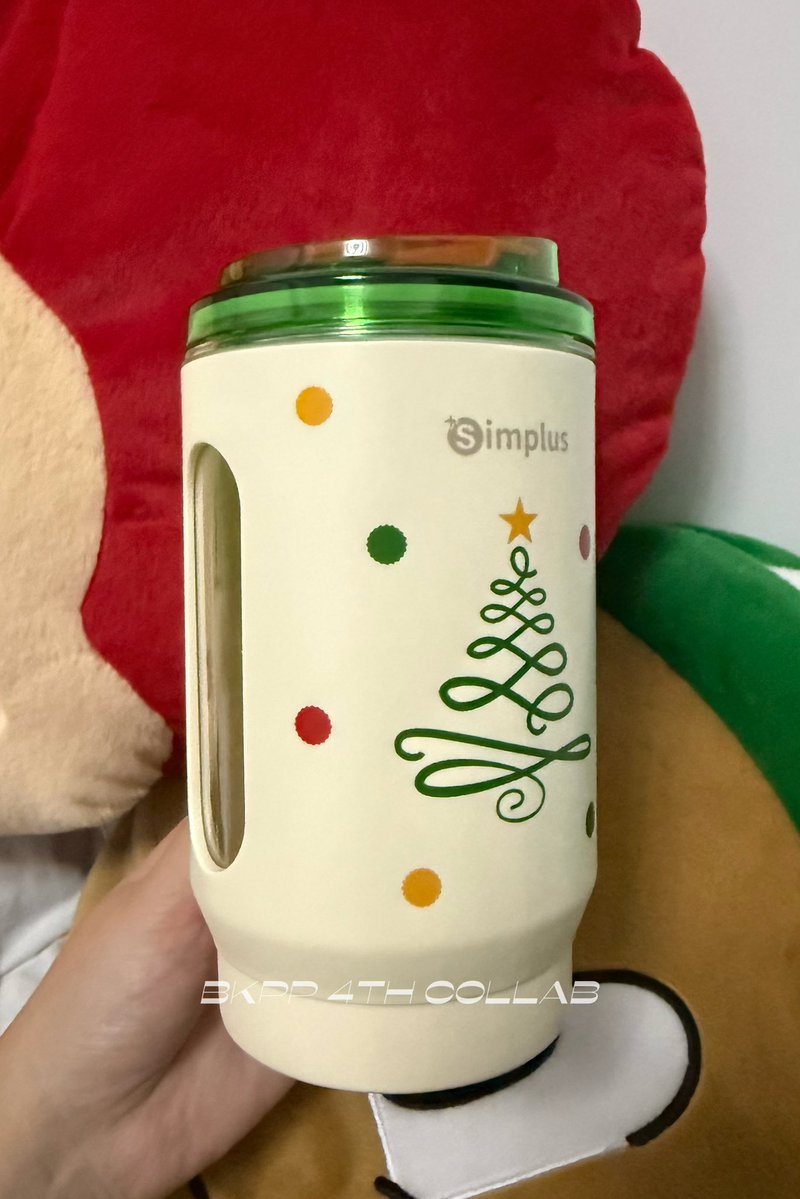 BKPP4THCOLLAB's tweet photo. Simplus never skimps on gifts!!@SimplusTh
Are they comforting me since I couldn’t get the CC water bottle 🥹
It’s the Christmas design🎄 with a cup sleeve!
Pic 4 is my purchase from this event to support PP’s brand endorsement😝
#SimplusxPPKrit
#PPKritt https://t.co/UoxcVPOJuv