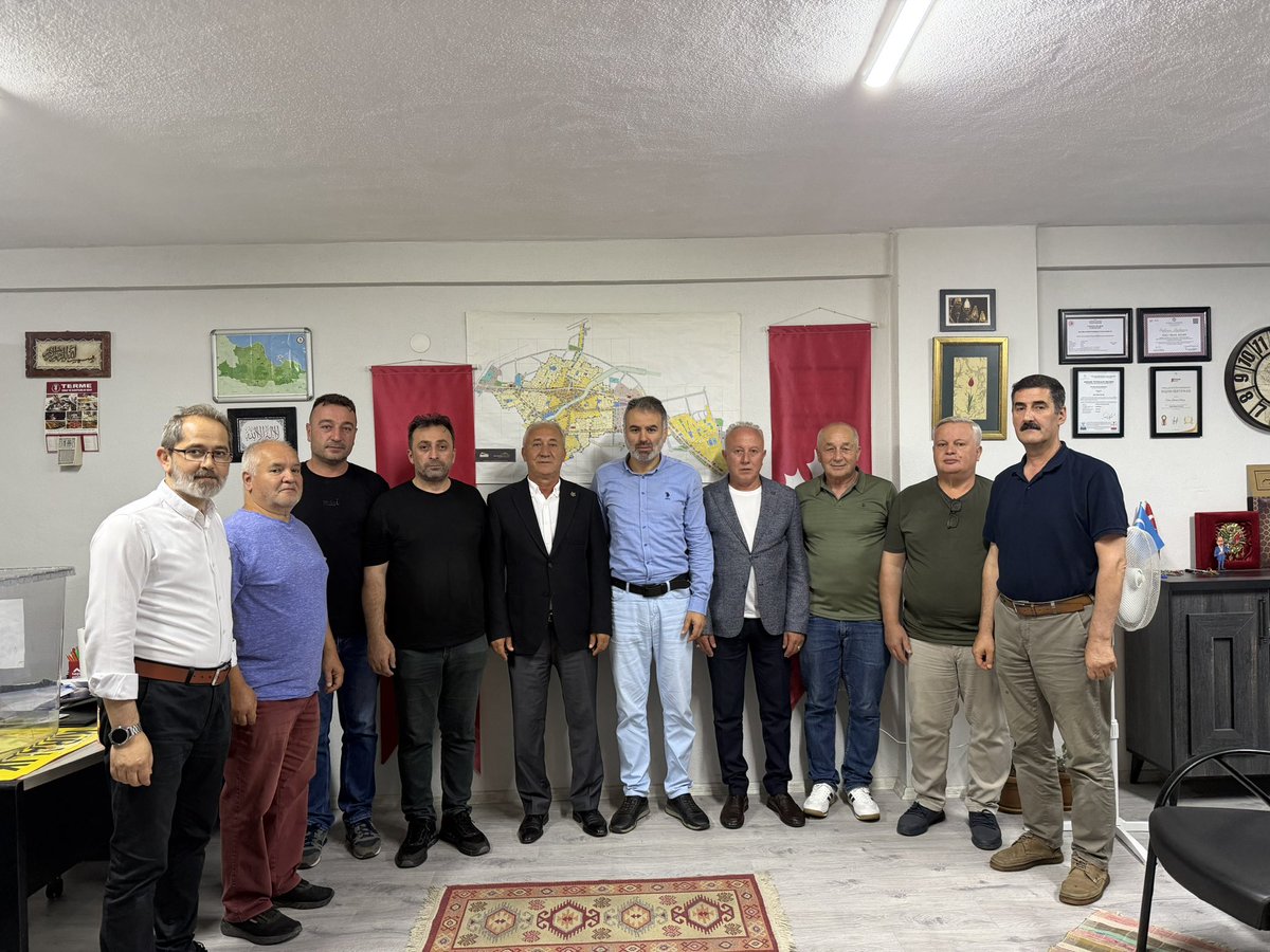 GurtanHasan's tweet photo. Terme 3. Olağan İlçe Kongremizde yeniden İlçe Başkanlığına seçilen Sayın Ayhan Okumuş'u ve yönetimini tebrik ediyor, çalışmalarında başarılar diliyorum. @Ahmet_Davutoglu @yesilyurt_ @OkumusAyhan @bilalaslan55 @GelecekPartiTR https://t.co/1lYhZazZF0