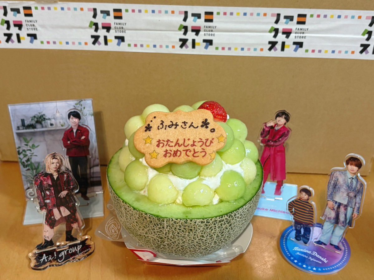ohguchi3's tweet photo. 7月25日

お誕生日おめでとう‼️
そして、いつもありがとう😉

アンジェリカさんでメロンボールに一目惚れ🤩
見た目だけでなくめっちゃ美味しかった👍

素敵な一年になりますように😉

#誕生日
#happybirthday 
#7月25日
#アンジェリカ
#ノエルこすたりか豊橋柱店 https://t.co/GLihYPhxVh