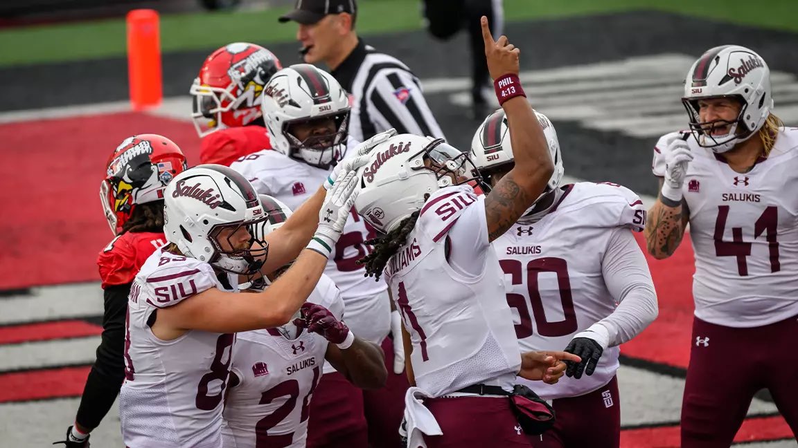 ValleyCentralFB's tweet photo. Over/Under 7.5 wins for Southern Illinois this coming season? https://t.co/NCqkNRI28F
