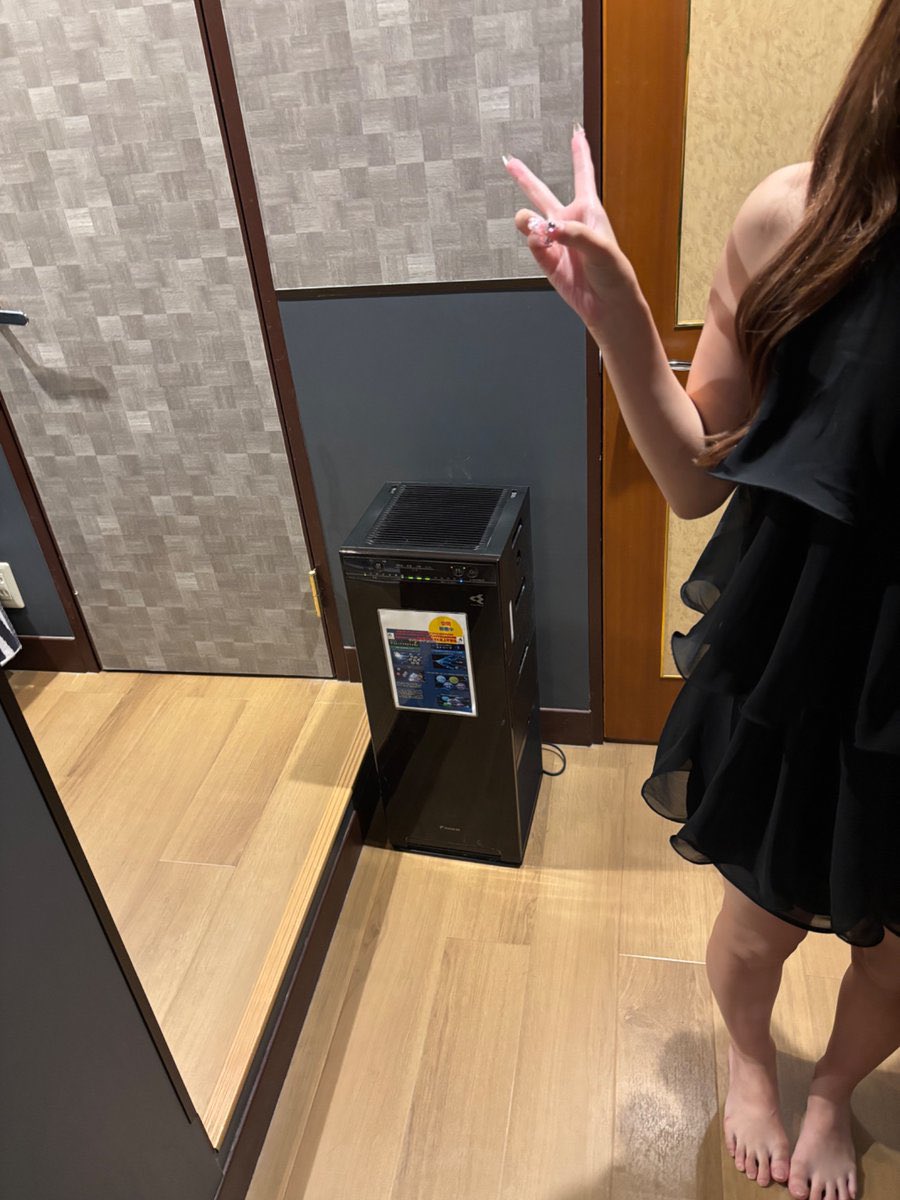 _C472N's tweet photo. ゆ〜さん

透明感溢れる圧倒的な爆美女っぷりに目を惹かれましたが、印象に残ったのは、その場の空気ごと心地よくしてくれる存在感。

終始笑顔で、一人ひとりを大切にしているのが伝わる接し方で優勝です✨ https://t.co/KSSyKxI2nr