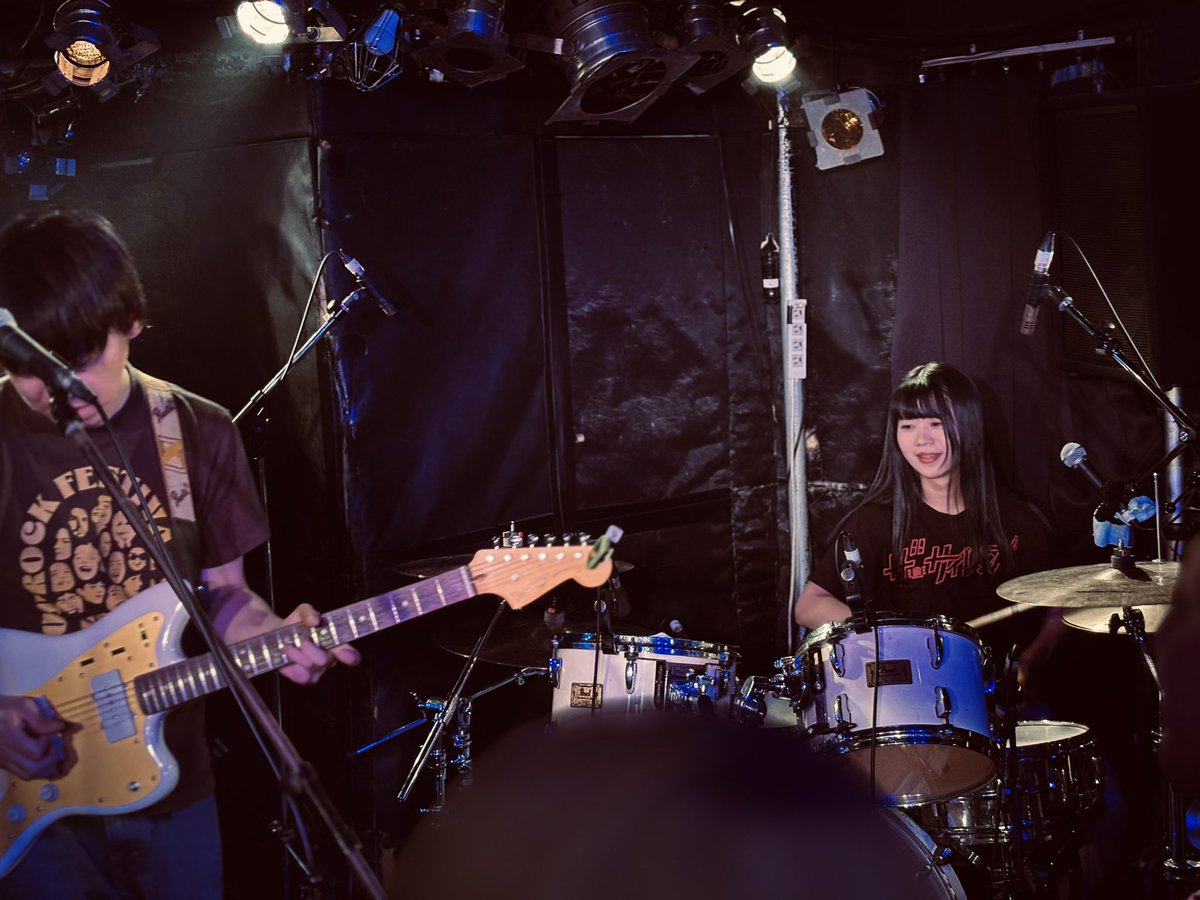 genjiro2012's tweet photo. 今夜は新宿marbleでみずすまし、ザ・サイレンズ見てきました！
ちぇるちゃん選曲のセトリ最高！
若いのに音楽センス抜群で昔から学ぶ事多いです。
今日はサイレンズにも泣かされた！ https://t.co/ysgiG4TngM