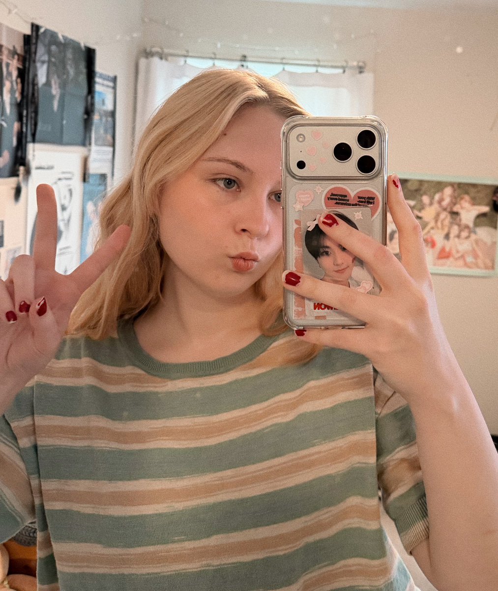 molly ⋆˚࿔ tweet media