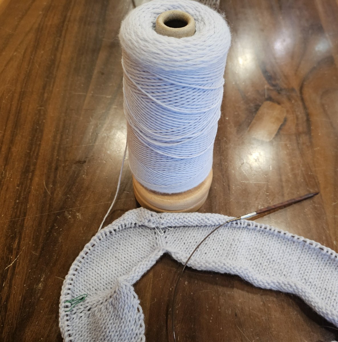 demi_knit's tweet photo. 얀홀더  당근에서 구입해서 잘쓰고 있구 :3 https://t.co/mgjHuIH39e