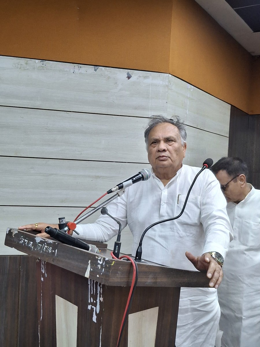 Ramashishmlc's tweet photo. आज आजमगढ़ मै राष्ट्रीय लोकदल की कार्यकता सम्मेलन में राष्ट्रीय महासंगठन श्री त्रिलोक त्यागी साथ ही प्रदेश उपाध्यक्ष श्री आदित्य विक्रम प्रताप सिंह, प्रदेश उपाध्यक्ष श्री रजनीकांत मिश्रा उपस्थित रहे। और कार्यक्रम को संबोधित किया। https://t.co/Ly44kkDpsI