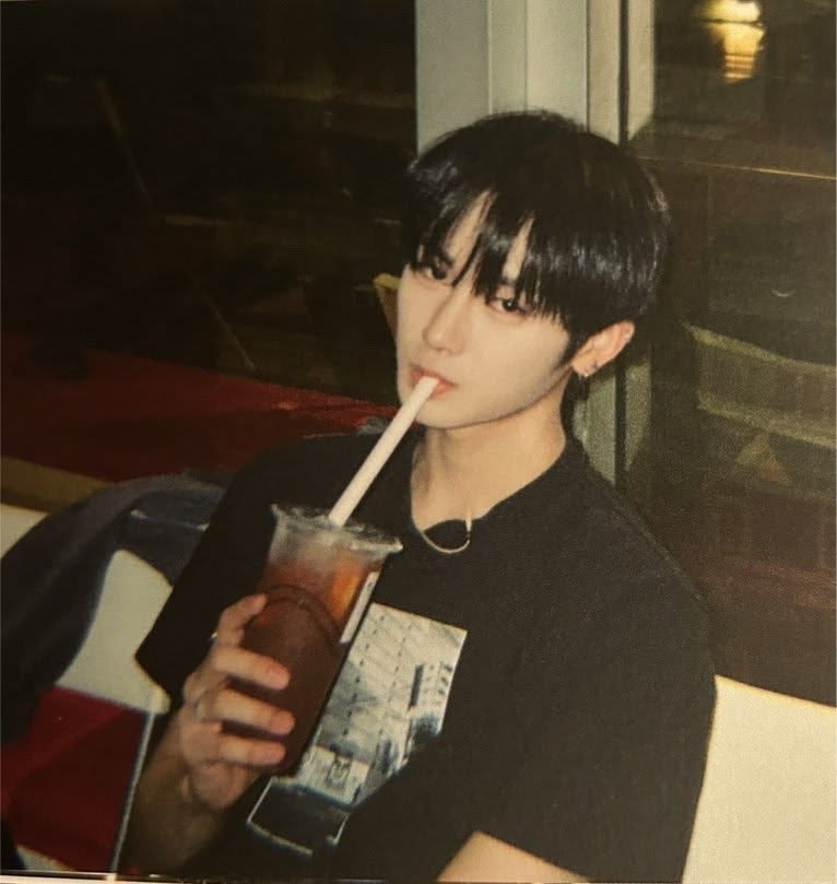 yoonuun's tweet photo. 내가 마시고 있는 
이 혈액팩이 
네 피였어야 됐는데
                                                                     움..? https://t.co/m2IC8j4wFI