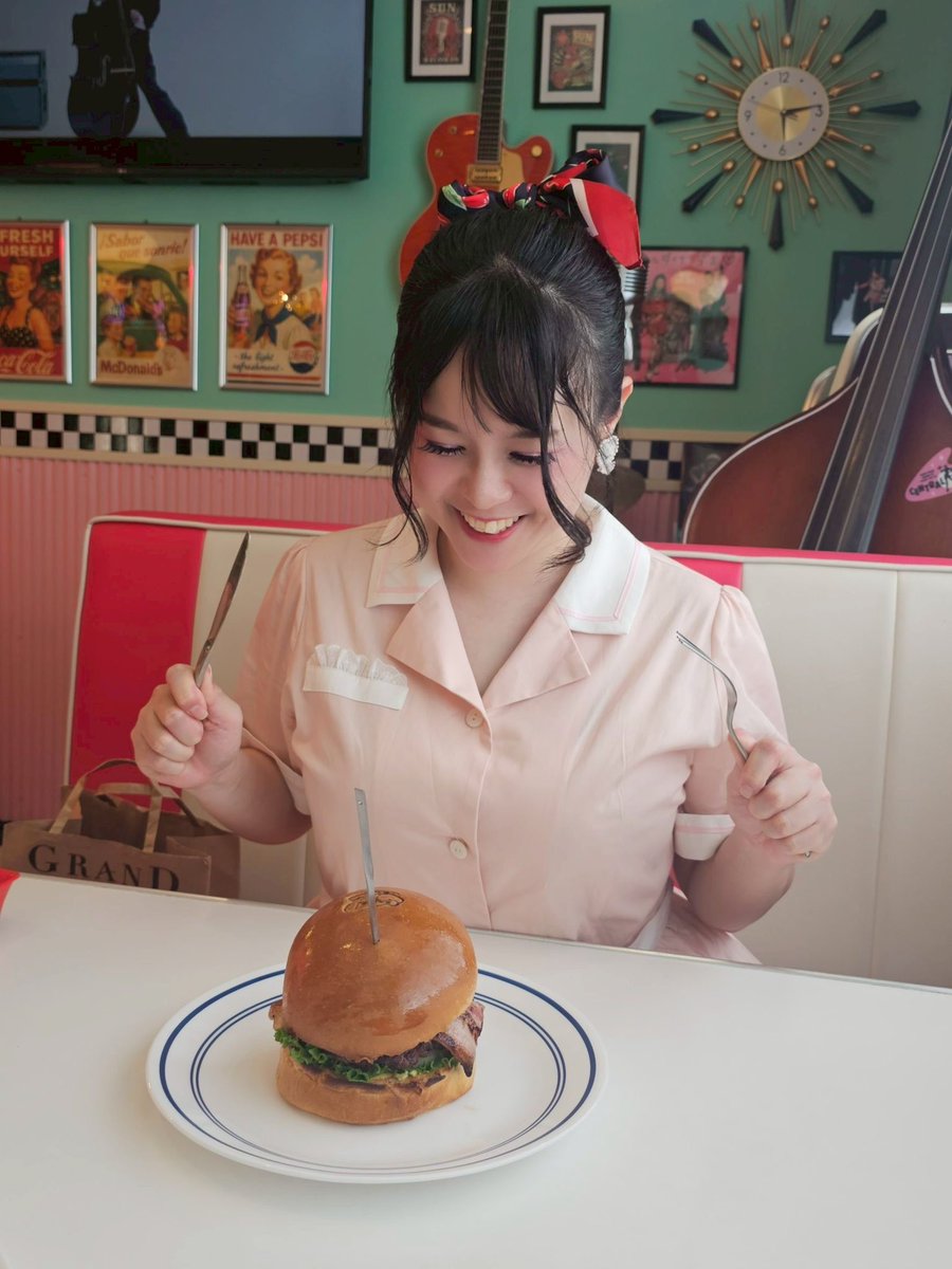 myakorin's tweet photo. この日、可愛い写真いっぱい撮ってもらったのに全然あげれてない🍔
本当に何もかも可愛いお店だった〜👏💕
#belette_code https://t.co/yaC7iyHGWZ