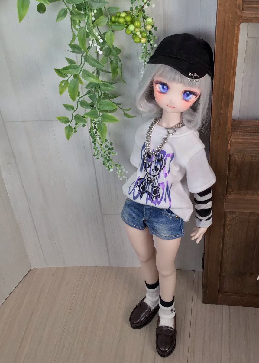 TkSno004's tweet photo. どうにもしっくりこなくて、あーでもないこーでもないやっていたら、ドンピシャなコーデができました😂
こういう子にしたかったんだ。キーマンは短パン。これでいこう。
#PFアイ
#しろうさ服 https://t.co/w67VoY2AY8
