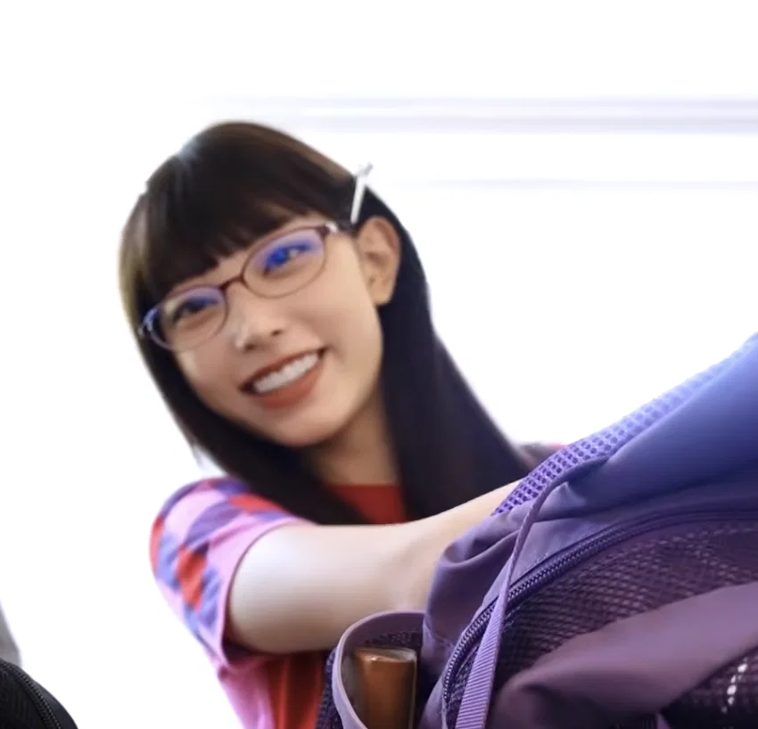 pannchoa's tweet photo. NewJeans Haerin before and after laminating her teeth
https://t.co/iJljrwbAFC https://t.co/wNREShnjIG