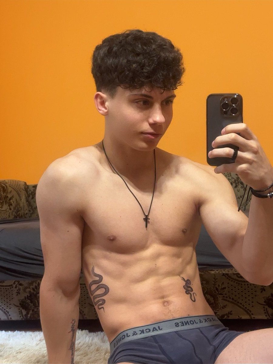chrisdaily2003's tweet photo. Guys who DM me are always surprised how kind and normal I am. Don’t be scared — just message me! I warmly welcome cultured, respectful guys. Give yourselves (and me) a chance. Thank you!
#DMMe #OpenToChat #BeBrave #NiceGuys #GiveItAChance https://t.co/PZjoyIEENj
