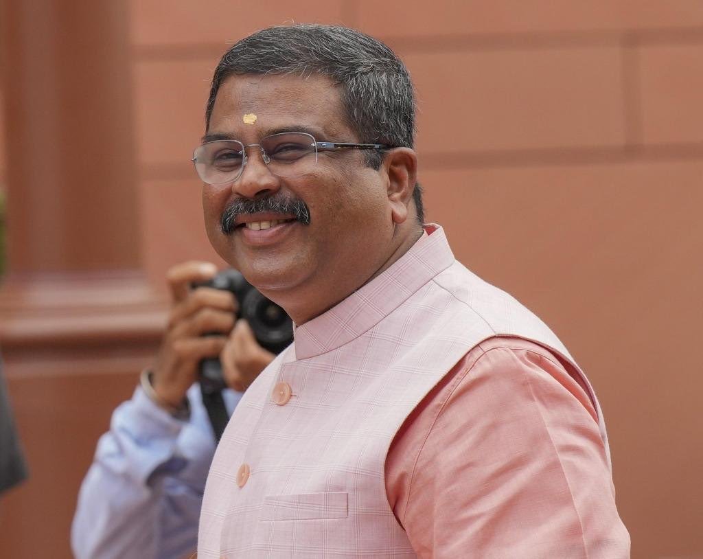 SVaachaspathi's tweet photo. With the success of the CJP strike, the situation in the country is such that opposition parties including Congress have been completely defeated. 
Beyond "Blowing their own trumpet"  Rahul and his team have no role in this. 
The fact that young people have no faith in Congress or other opposition parties is something that gives hope to the BJP. 
A protest victory that opposition parties cannot claim credit for is in no way a threat to the government. On the contrary, it is a long-term political gain to BJP as well.
Thank you @dpradhanbjp  ji 
The future India will assess you as the leader who reshaped the country's education system according to the times. 
@narendramodi ji @AmitShah ji @NitinNabin ji