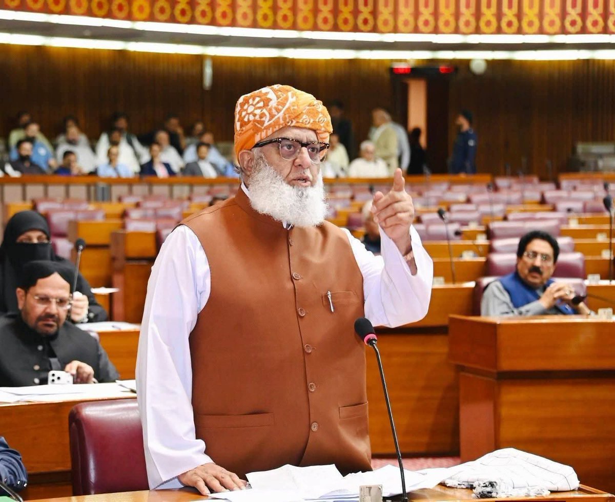 danish_319's tweet photo. Name of bravery 
Man of confidence 
Maulana fazlur rahman 
#فخر_ملت_مولانا #سرکاری_چمچے_فلاپ #بارڈر_یا_بیرکس #معدنیات_فروش_ٹولہ #مہنگائی_کا_جواب_دو https://t.co/eB4RrgHIqf