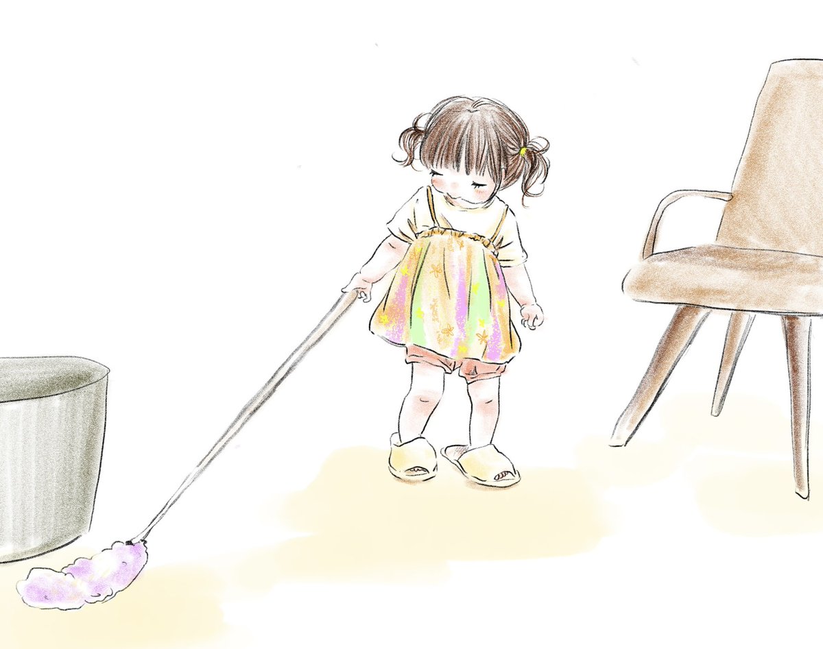 pot_tktk's tweet photo. 今月一歳半になった娘、最近長いものをなんでも持ちたがるので埃とりモップ渡して掃除してもらうことにした🧹
ご機嫌でかわよい。
毎日バタバタてんてこ舞いだが娘が元気なのでよし！！！ https://t.co/rAq2OBrHza