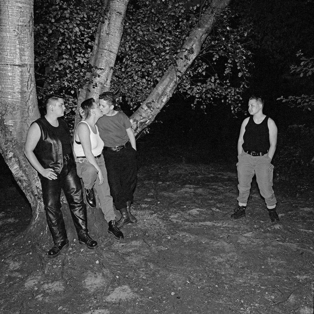 technogender's tweet photo. ensaio fotográfico “queer dyke cruising” de del lagrace volcano, 1988 https://t.co/pewP5QalP2