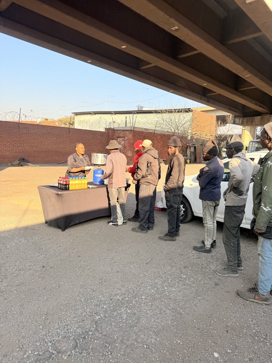 Maletsapa1's tweet photo. When we do such, we’re not showing off but trying to give back to the community. When you eat think of the homeless people. @Tsapis_Catering 
We don’t need thousands and millions of money to share a meal with those who live in the street. https://t.co/DcKuzjR5u1