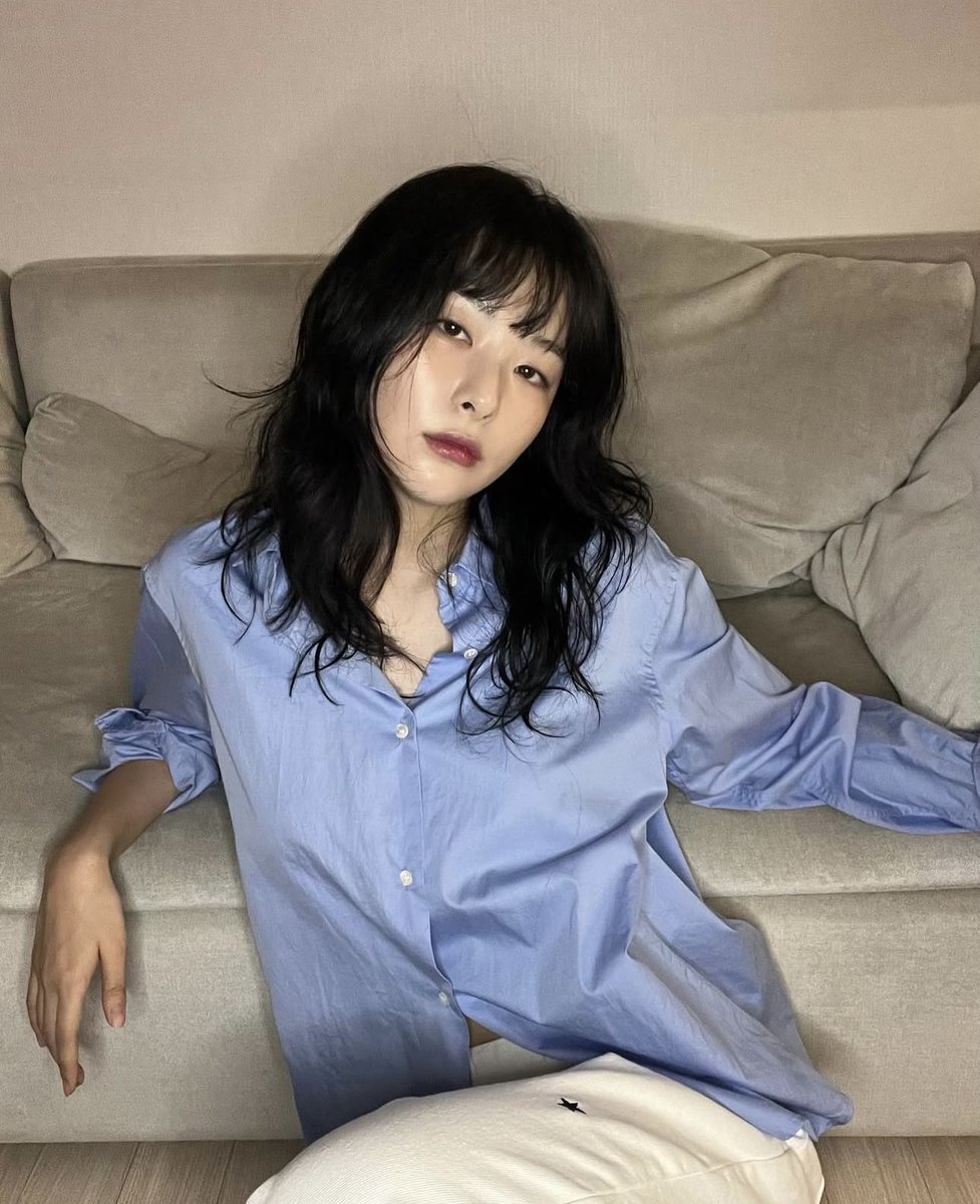 seulreneutt's tweet photo. i hope seulgi got the woman she wanted when she posted these https://t.co/rsnCPelPmW