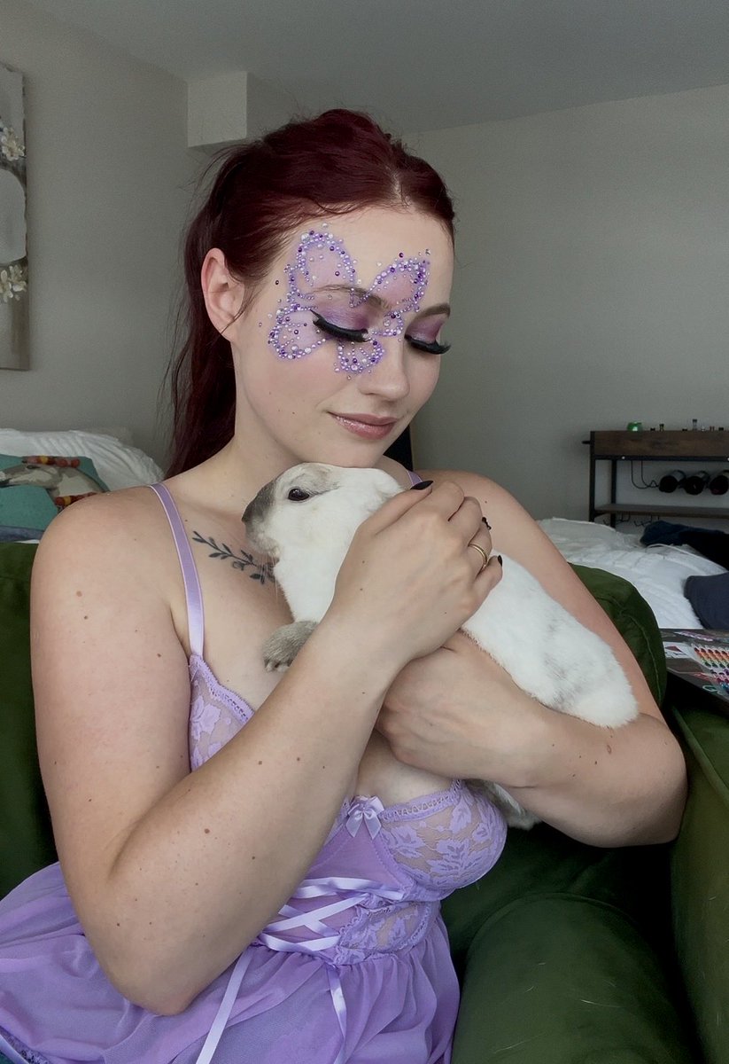 notpolishprincs's tweet photo. A girls best friend 🐰 https://t.co/S6Acq9nQiv