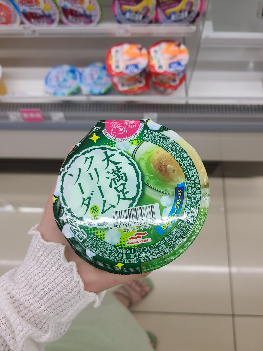 bts418nk's tweet photo. ふらっと寄ったローソンにあった！
お買い上げ～🍈ミ https://t.co/blVTrXZvs2