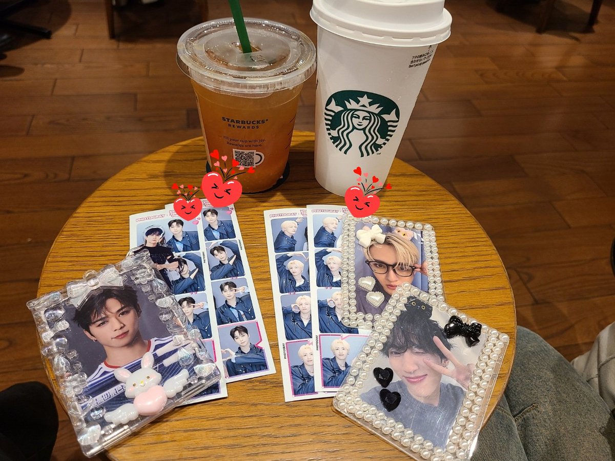 junjyuwaa's tweet photo. 気になってたKCONプリへ、初めて行ってきたꕀ⋆！
たけちーフレーム格好良すぎか！思い、恐れ多いけど撮ってきた✨️
からの、INI話楽しかった︎🤍💜💚
また語り合いたいなっ！

#KCON #PHOTOGRAY #KCONXPHOTOGRAY https://t.co/MVQnn5nBoq