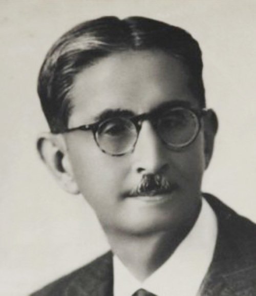 eroerny's tweet photo. El 25 de julio de 1884 nació Rafael Arévalo Martínez en una casa de la 6ª calle 4-67, zona 1, en la ciudad de Guatemala.
En 1914, cuando conoció a Porfirio Barba Jacob, escribió el cuento homosexual pionero "El hombre que parecía un caballo".
Conservo un ejemplar firmado. 
🌈🇬🇹🐎 https://t.co/YU3vvSqtG1