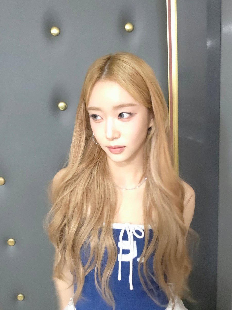 swithcafe's tweet photo. baesuminiee instagram update 
#SUMIN #수민 https://t.co/UDENHbjnkY