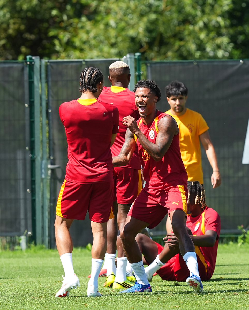 GalatasaraySK's tweet photo. 𝕚𝕫𝕠. 🦁 https://t.co/GMxXtF79qf